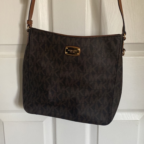 Michael kors crossbody purse - Picture 2 of 6